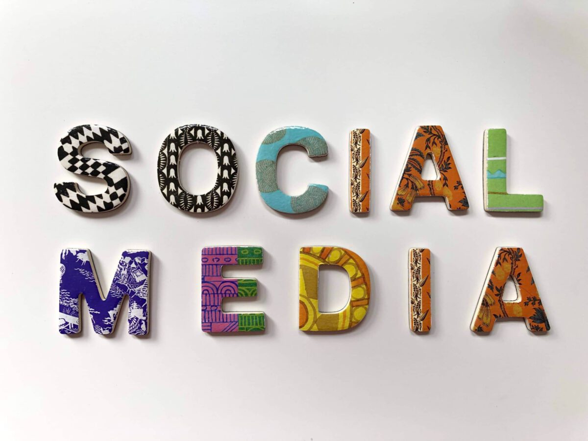 В каких отраслях стоит работать в социальных сетях?