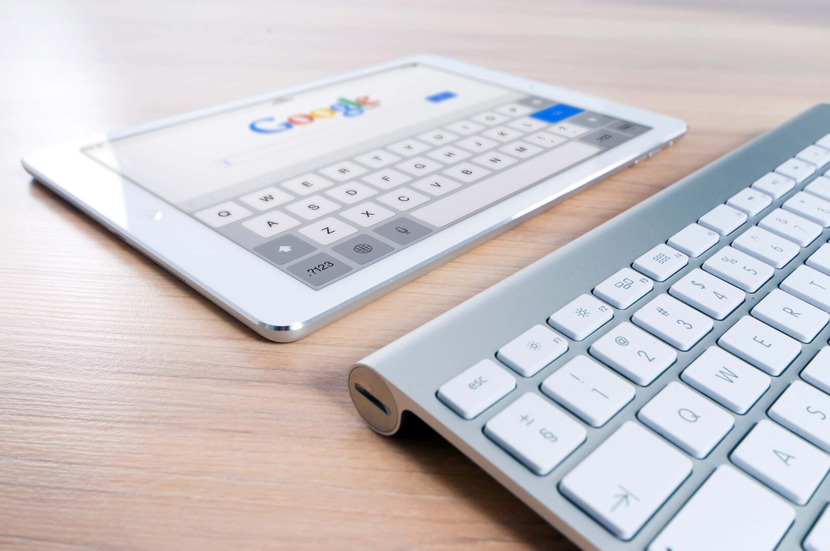Sposób na dodanie logo firmy do Google