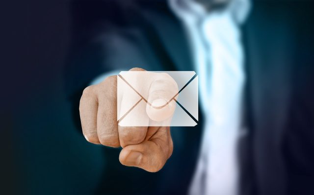 Firmowy e-mail – jak założyć skrzynkę z nazwą domeny?