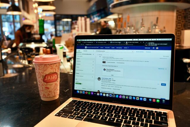 Kampanie LinkedIn Ads – poradnik reklamowy