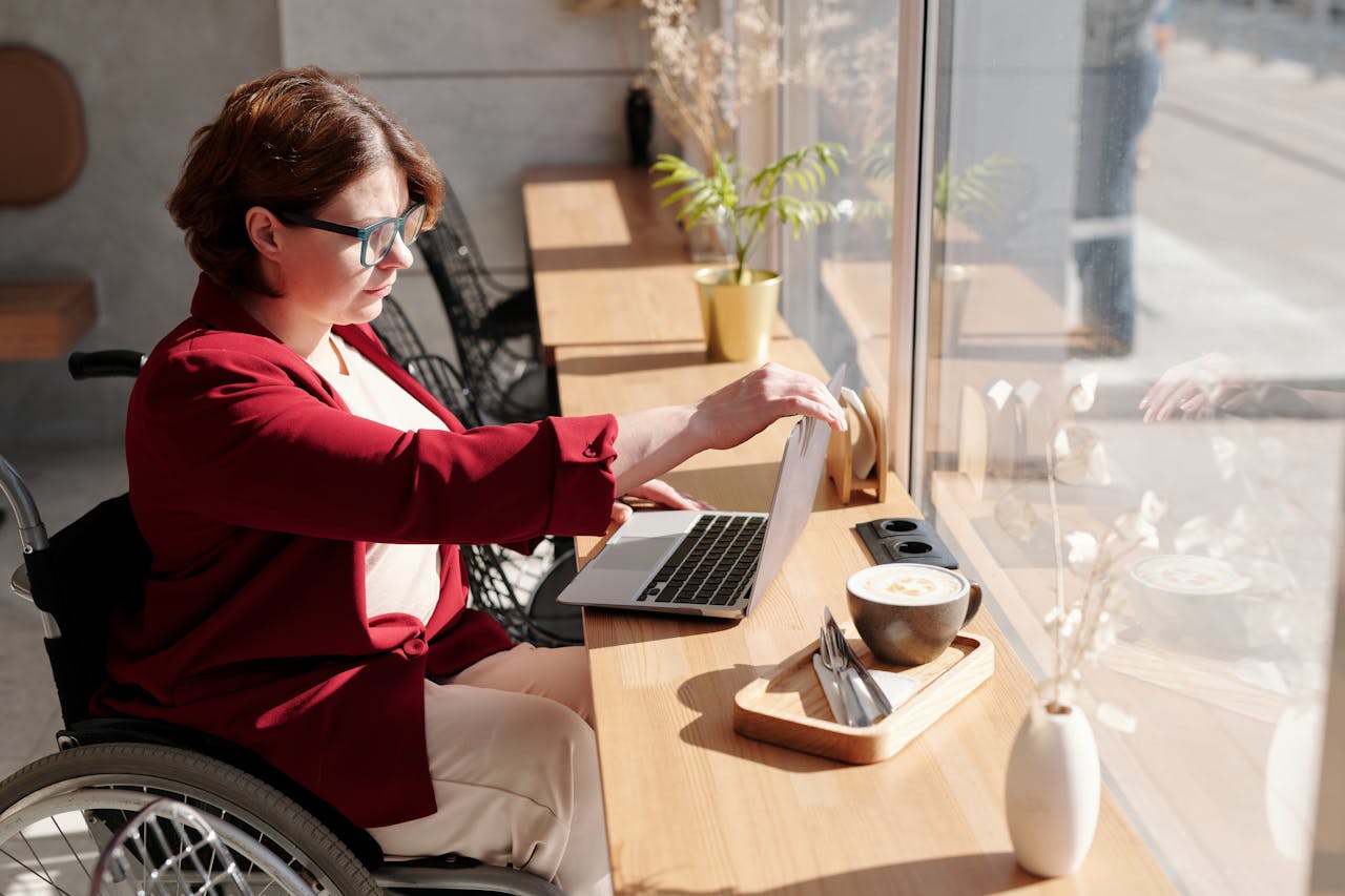 Dostosowanie strony internetowej do potrzeb osób niepełnosprawnych – o czym warto pamiętać?
