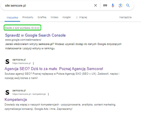 Zrzut ekranu wyników wyszukiwania Google z użyciem komendy 'site:'. Pokazuje listę zindeksowanych podstron dla domeny (zaznaczone na zielono) oraz wygląd poszczególnych podstron.