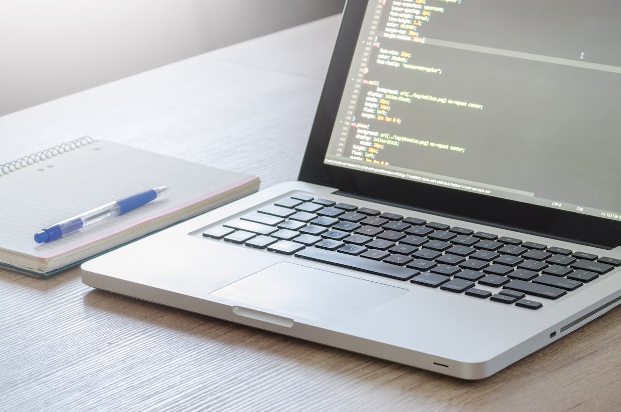 Vite – nowoczesna alternatywa dla Webpacka. Jak zainstalować i używać z React, Angular czy Next.js?