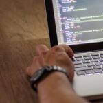 Czym jest Flexbox w CSS i w jaki sposób go implementować?