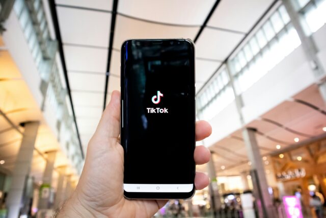 TikTok - co to jest, kiedy powstał i jak działa?