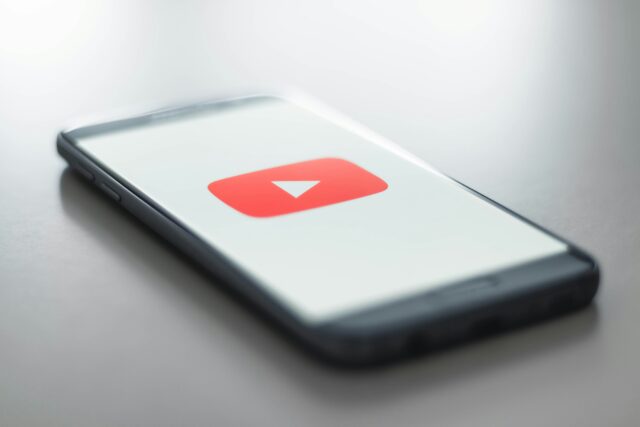 YouTube – co to jest, kiedy powstał i jak działa?