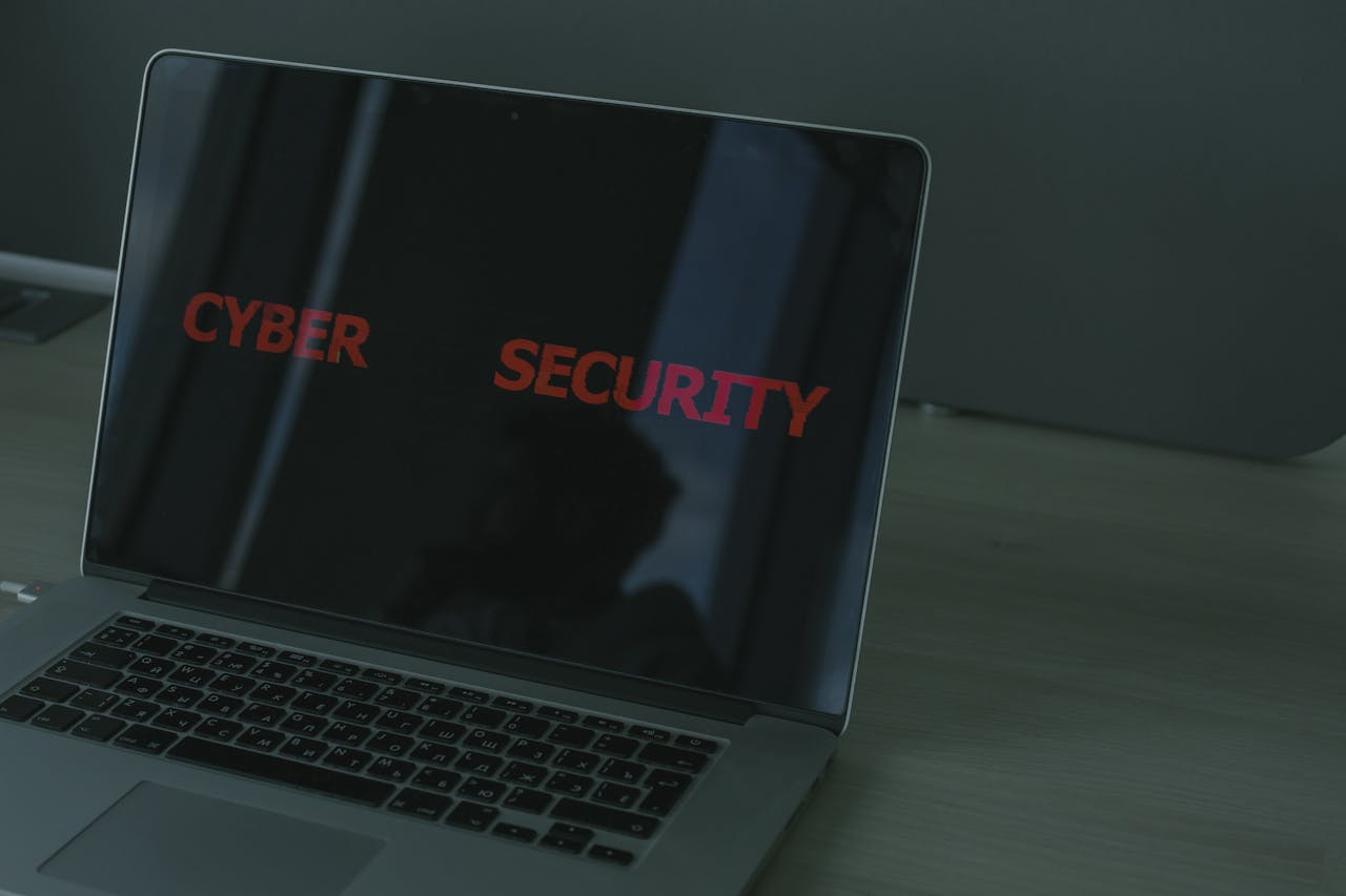 Co to jest cyberbezpieczeństwo? Definicja i kluczowe informacje