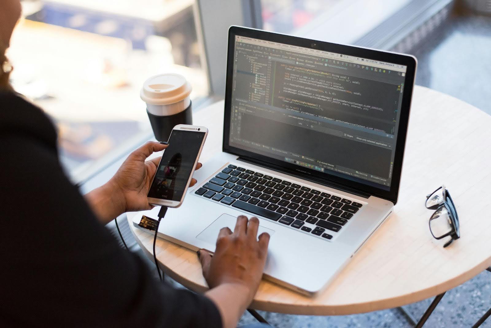 Linux dla początkujących – co to jest, jak działa i jaki system wybrać na start?