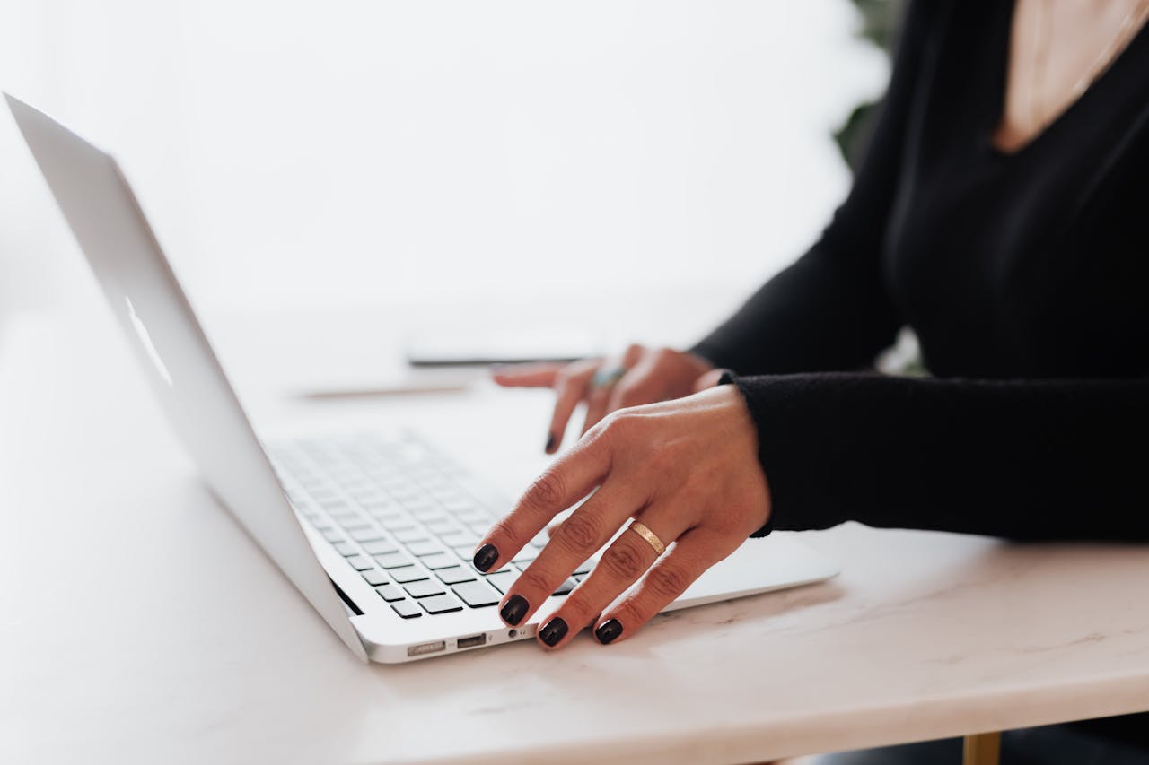 AI SEO – jak przygotować treści, by były widoczne dla modeli językowych i systemów odpowiedzi?