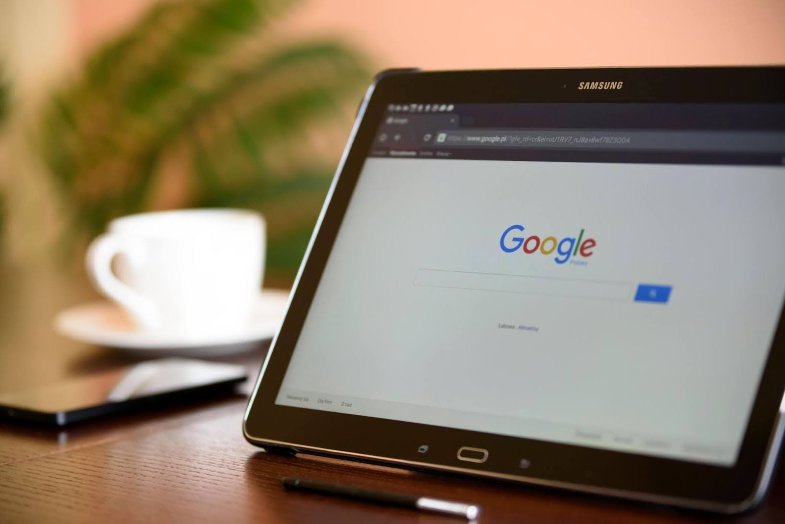 Tłumaczenie w czasie rzeczywistym w Google Meet – jak działa i jak je włączyć?