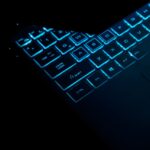 Kto wymyślił sztuczną inteligencję? Krótka historia AI – od pierwszych idei po współczesność