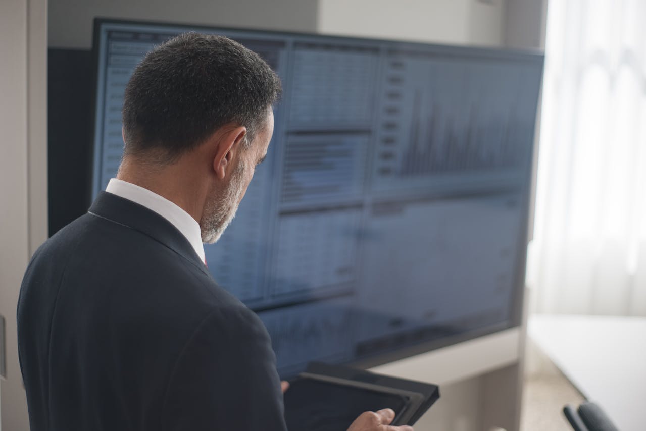 Prezi – co to za narzędzie, ile kosztuje i jak zrobić w nim prezentację?