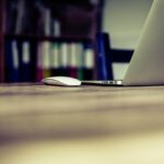 Czym jest heurystyka afektu? Przykłady wpływu na decyzje konsumentów