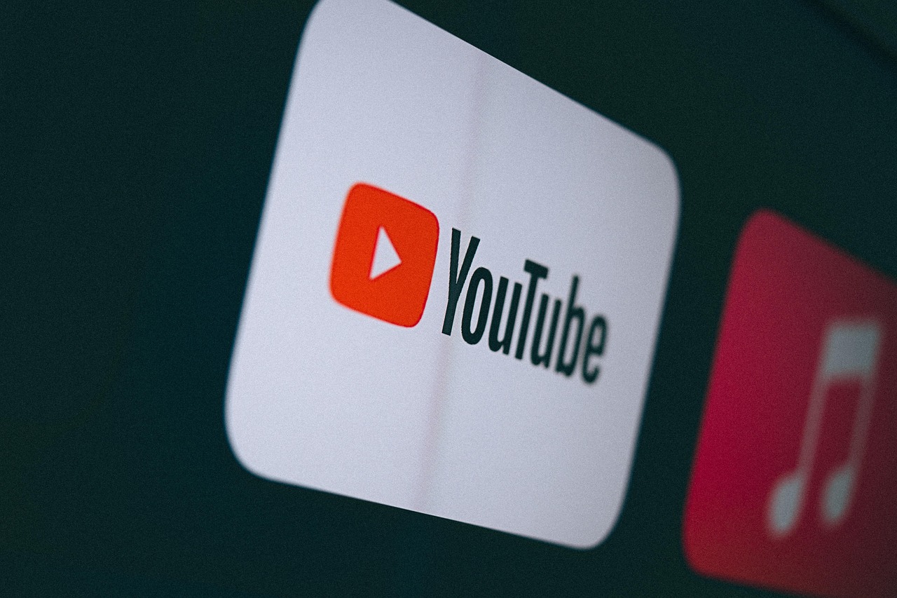 Zakupy na YouTube – jak działa nowa funkcja social commerce?