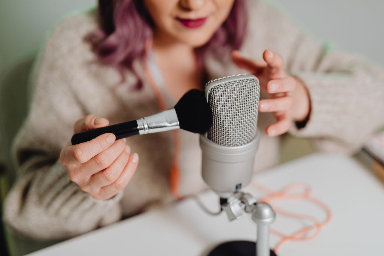 Co to jest ASMR (Autonomous Sensory Meridian Response) i jak wpływa na video marketing?